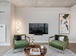 1050 W Van Buren St #ID1029624P, Chicago, IL 60607