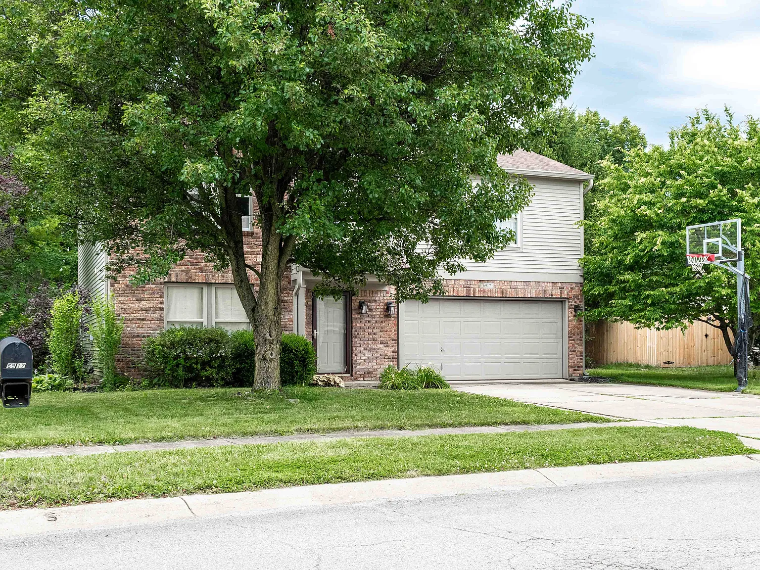 3 bed, 2.5 bath, 2353 sqft, $2,100 — Photo 1
