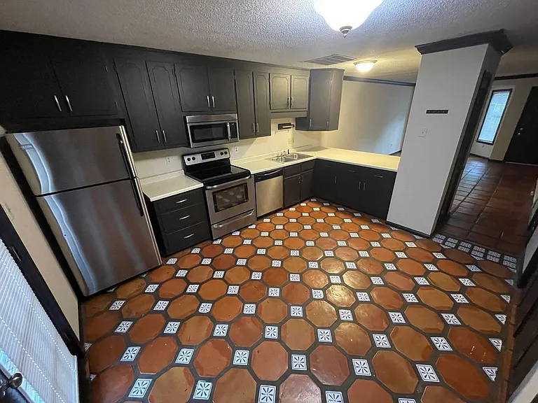 425 Peabody St — Photo 4