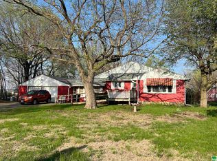 3910 Old Lakeport Rd, Sioux City, IA 51106
