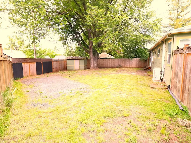 1690 Wilson St — Photo 22
