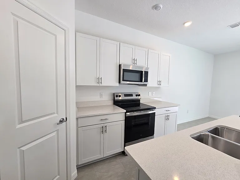 2073 Hallier Cv — Photo 7