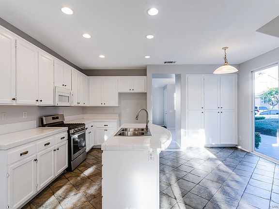 5th image of 42025 Veneto Dr