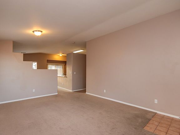 4th image of 319 Desert Knolls St