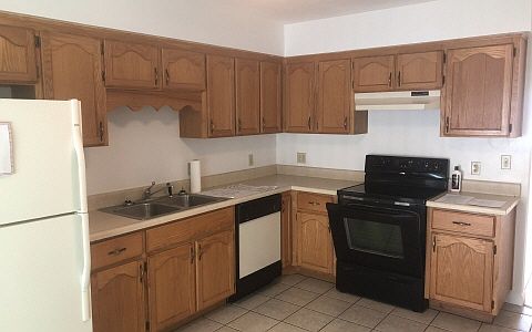 5th image of 1045 SW Rossborough Ct