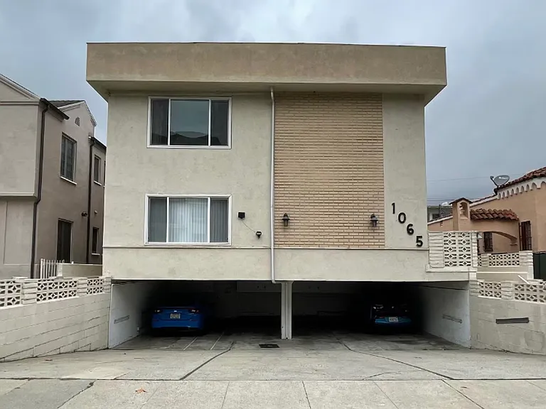 1065 S Holt Ave — Photo 23