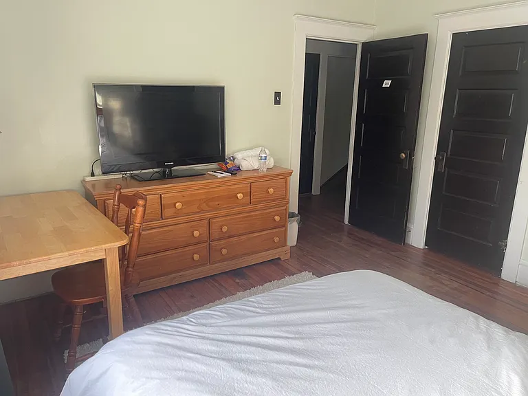 924 Park Ave — Photo 14