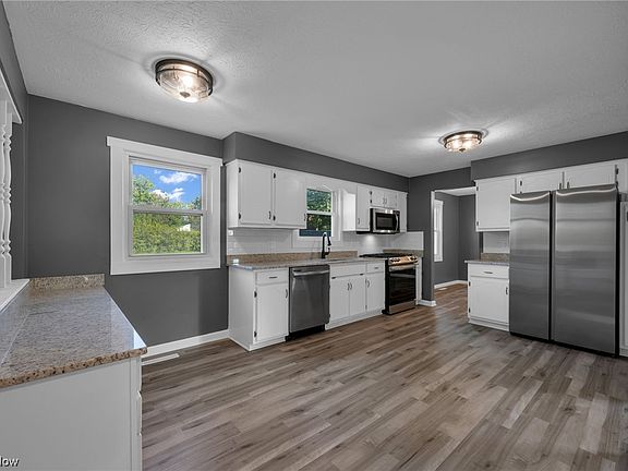 3rd image of 281 Bettie Ln