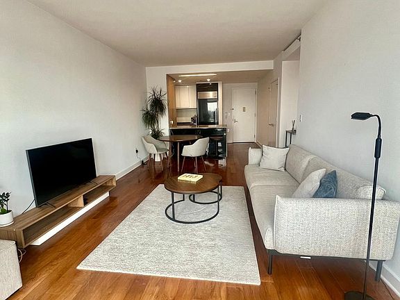4th image of 2 Northside Piers APT 26C