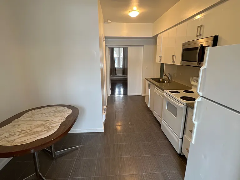 159 Montrose Ave #1 — Photo 14