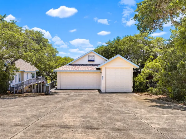 928 PEBBLE BEACH RD, Lakehills, TX 78063