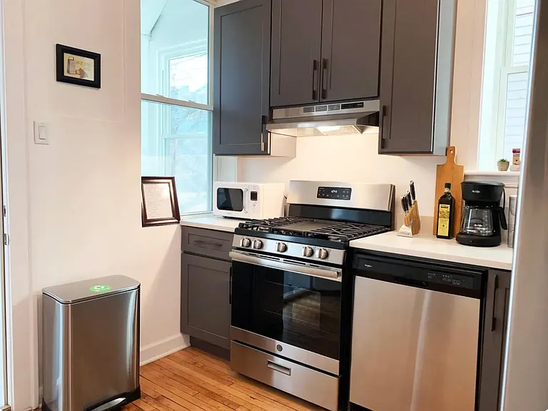 1237 W Addison St #1 — Photo 10