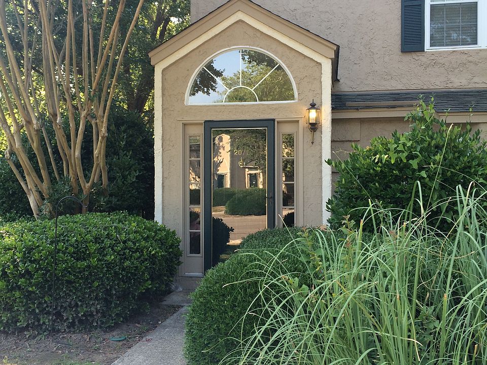 2071 Emerald Terrace