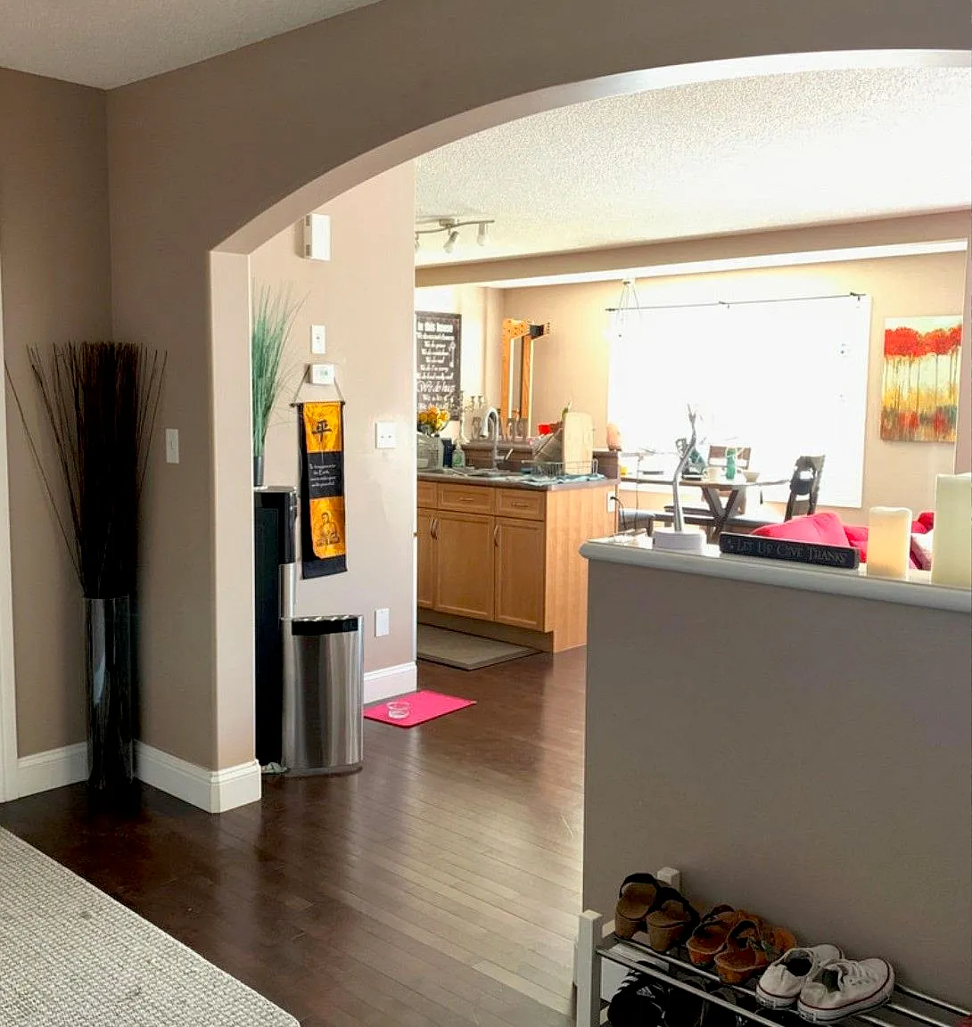 8512 Sloane Crescent Northwest — Photo 3