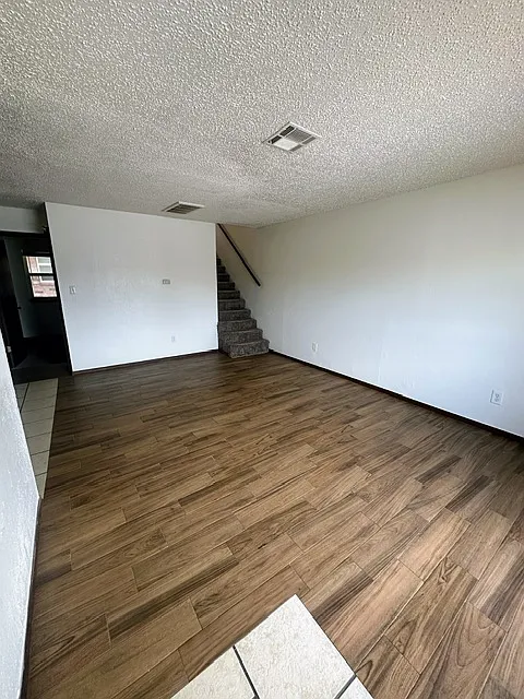 2 bed, 850 sqft, $950 — Photo 3