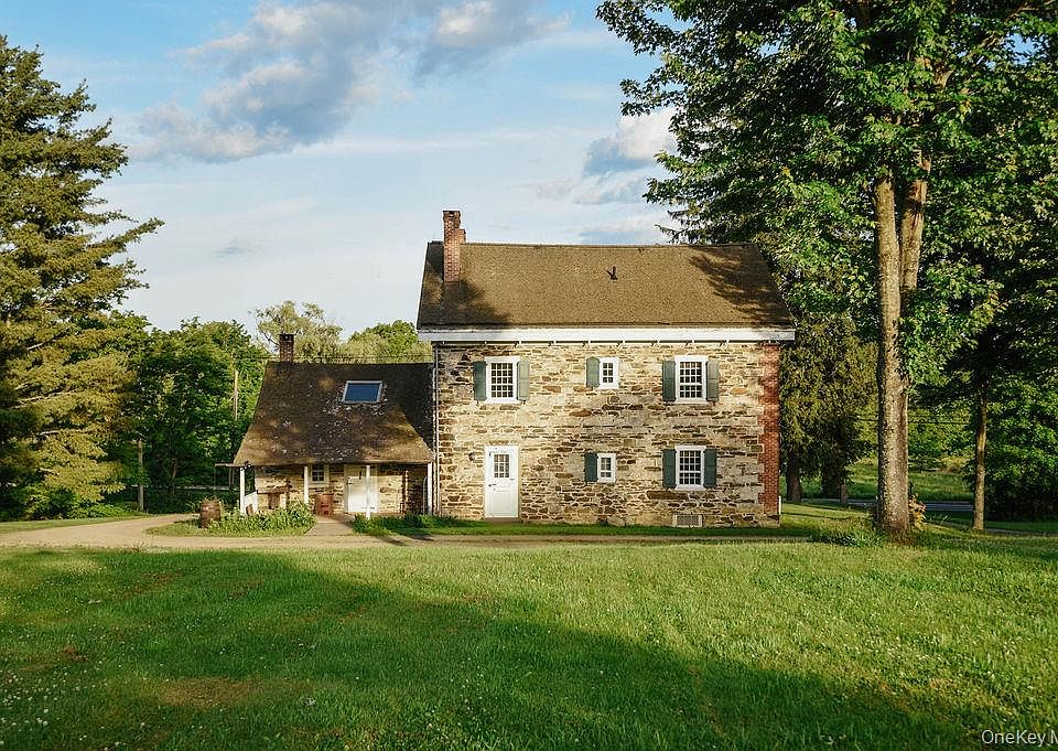 1st image of 652 Albany Post Road