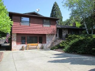 329 7th St, Rogue River, OR 97537