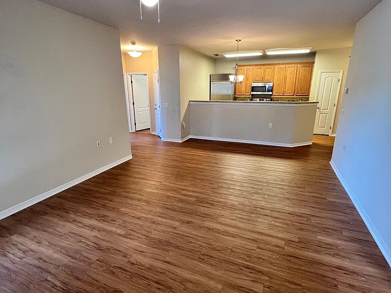 1410 Villa Capri Cir #306 — Photo 7
