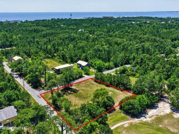 436 McClung St, Pass Christian, MS 39571