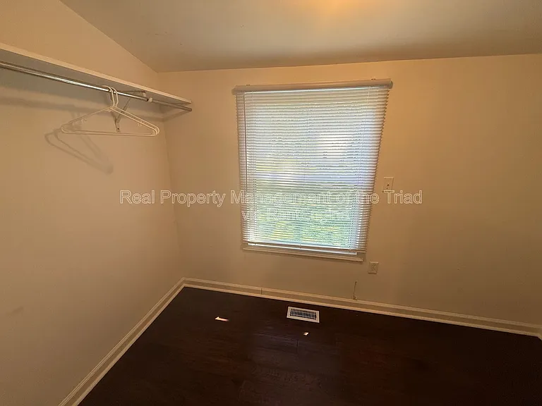 2817 Shady Lawn Dr — Photo 7