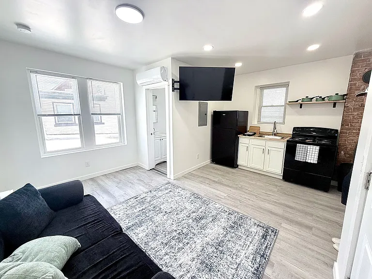 2127 Williams Ave #4 — Photo 5