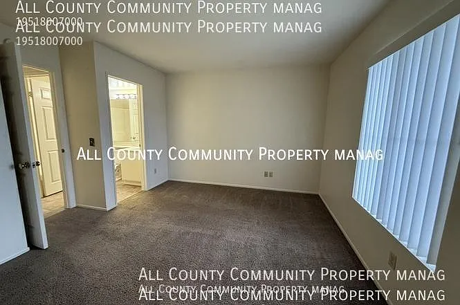 2277 Oak Ave — Photo 13