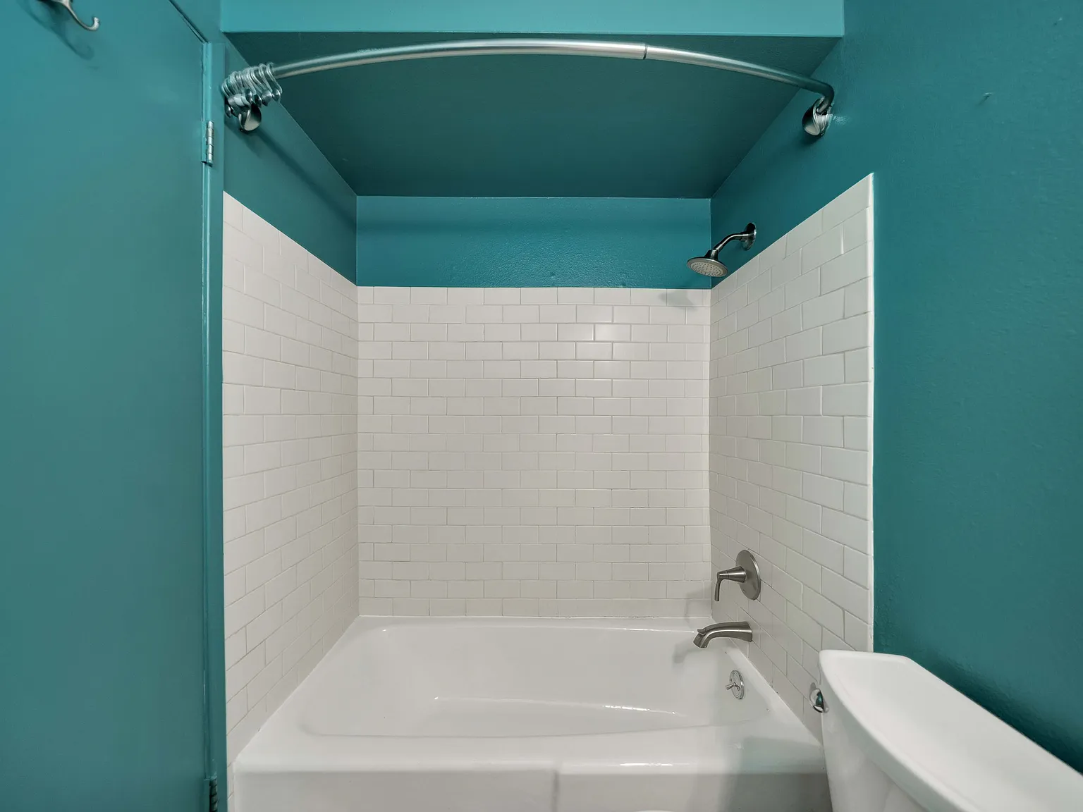 2 bed, 1010 sqft, $2,700 — Photo 4