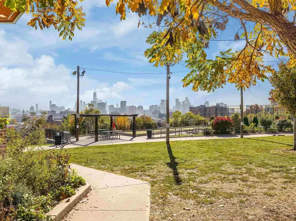 106 Griffith Street image 26 of 40