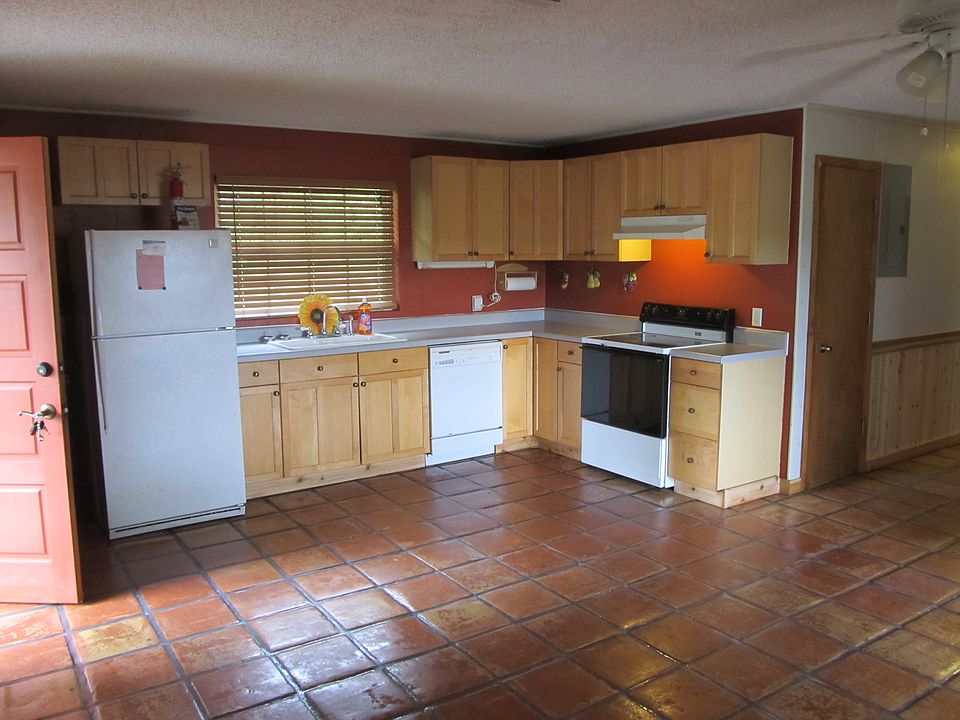2nd image of 132 Hotel St