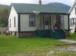 106 Dingess St, Narrows, VA 24124