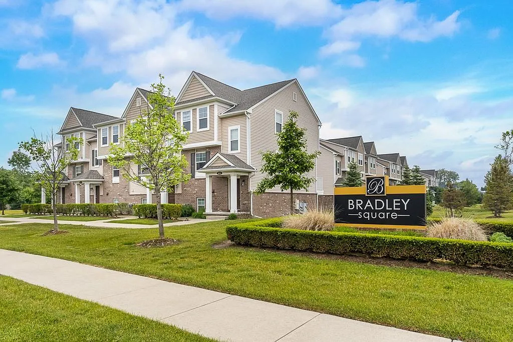 3 bed, 2.5 bath, 1541 sqft, $2,495 — Photo 2