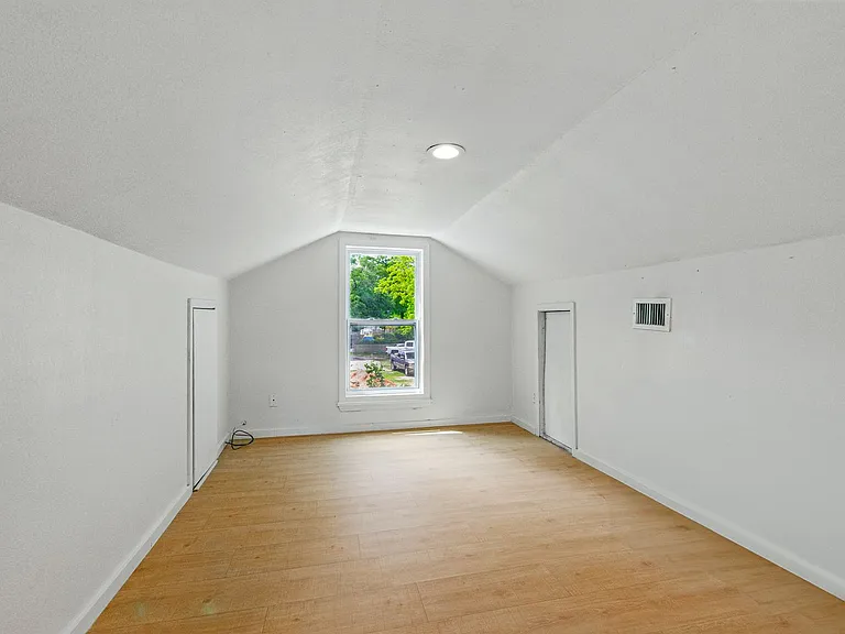 61 E Ensley St — Photo 34