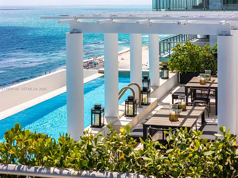 5801 Collins Ave #Penthouse 1600 — Photo 3