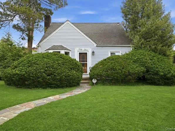 53 Edgeworth Street, Valley Stream, NY 11581