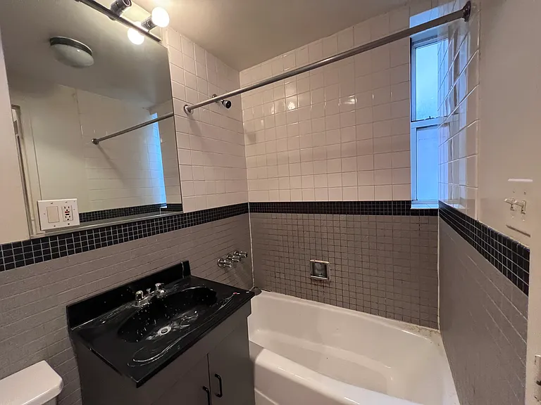 249 E 30th St #PHR — Photo 15