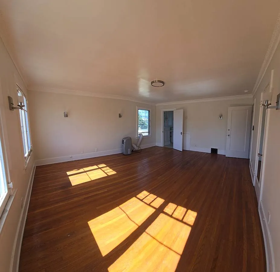 5 bed, 3.5 bath, 4242 sqft, $1,400 — Photo 2