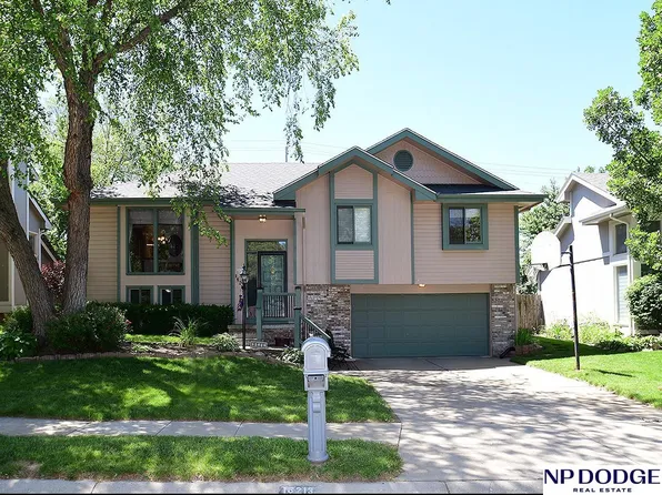 16213 Weir St, Omaha, NE 68135