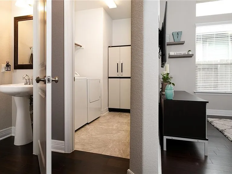 104 Auburn Cv — Photo 18