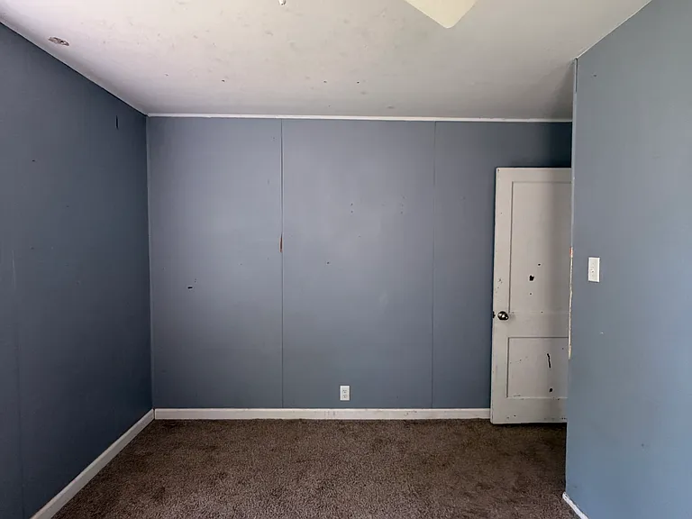 2411 S Beacon St — Photo 8