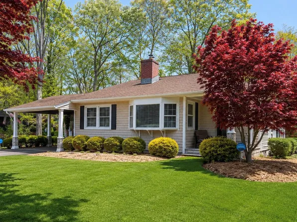 7 Ursular Court, Smithtown, NY 11787