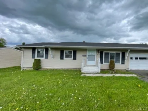 519 Reels Dr, Utica, NY 13502