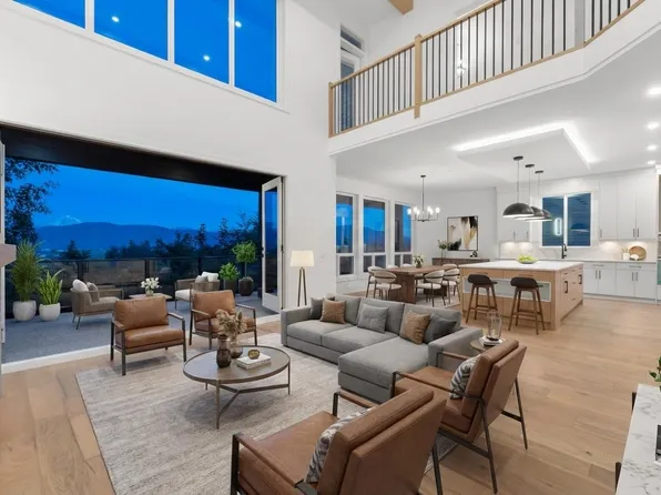 36074 Southridge Pl, Abbotsford, BC V3G 1E2