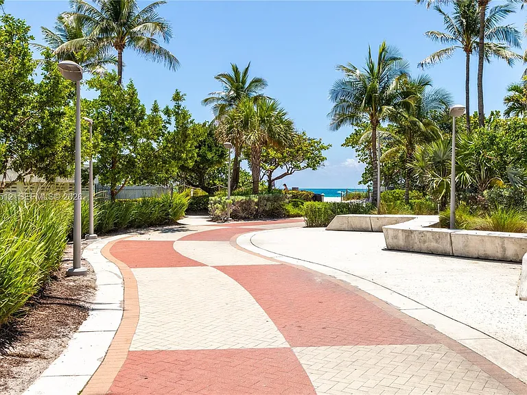 2655 Collins Ave #2308 — Photo 32