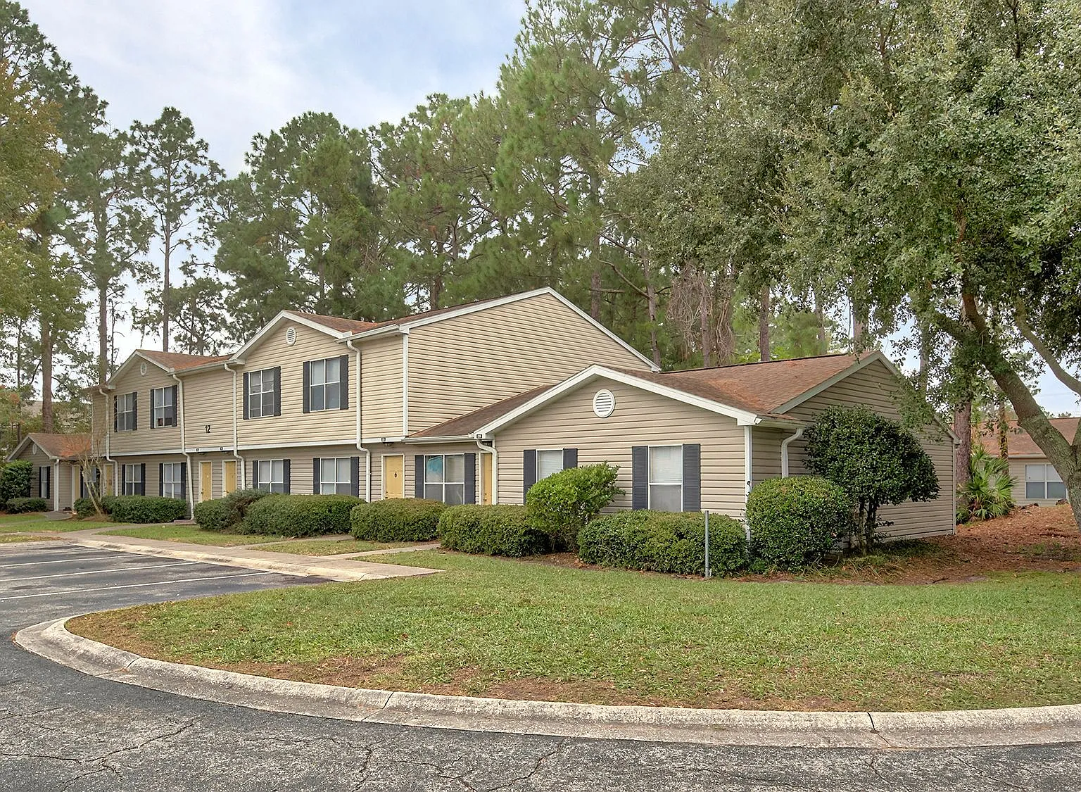 Pinewood Pointe — Photo 2