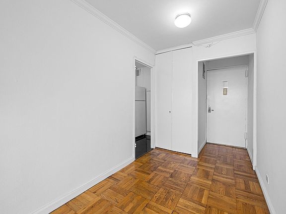 4th image of 230 E 15th St APT 8L