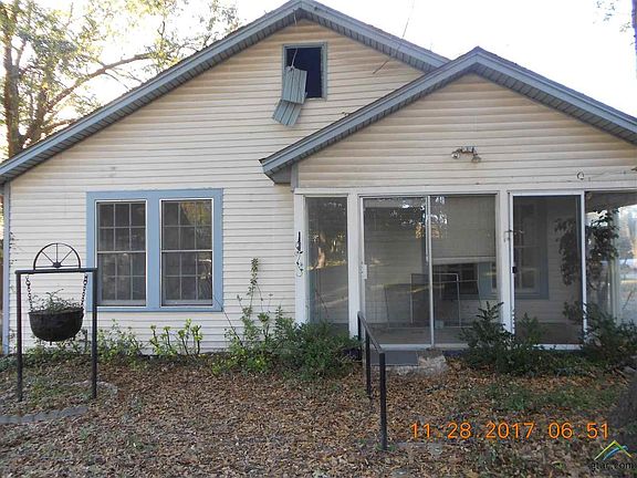 3rd image of 404 N Post Oak St