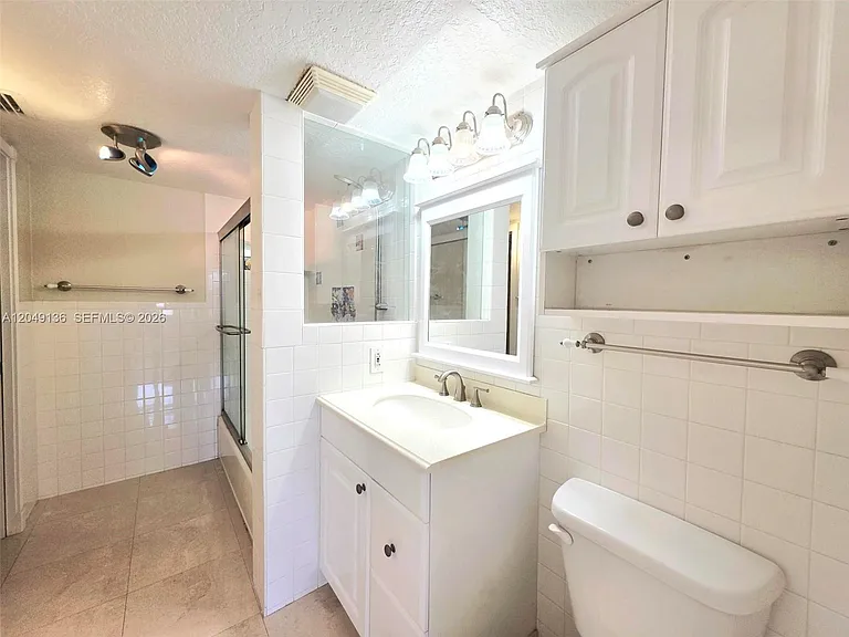 1400 NE 57th Ct #202 — Photo 12