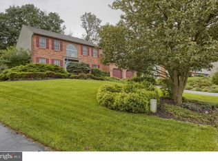 127 Park Place Dr, Sinking Spring, PA 19608