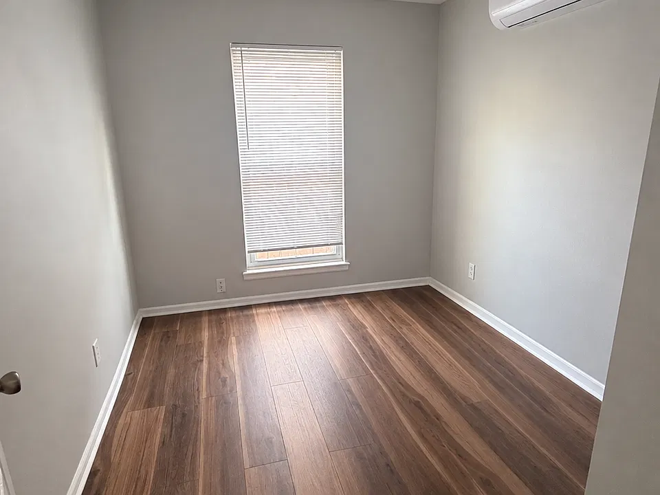 1042 Pegasus Pl