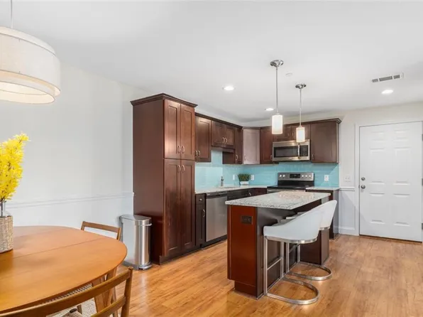 60 Saw Mill Dr Unit 305, North Kingstown, RI 02852